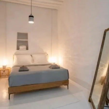 Ninemia * Parikia (Paros)